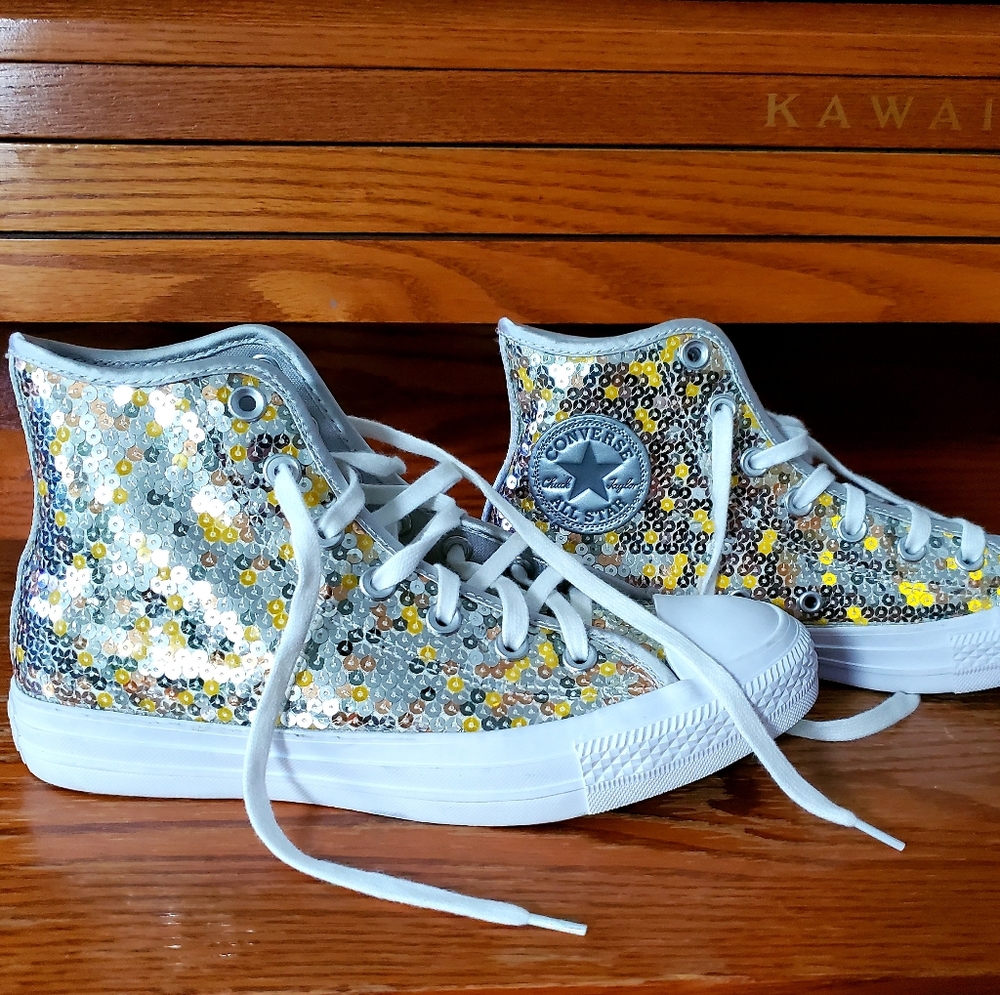 Converse shoes size 8